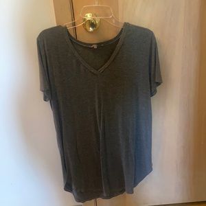 Emma’s closet size large gray T-shirt shorts sleeved